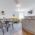 Exquisite 1St Floor Apartment