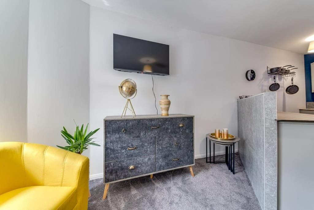 Exquisite 1st Floor *