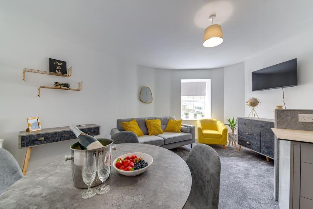 Exquisite 1st Floor *